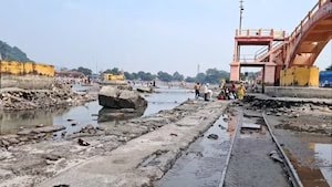 railway-line-under-Ganga-in-Haridwar-Har-ki-pauri-Track-built-during-construction-of-Gang-Nahar-in-1850-1-2024-10-fbaf4471e1d466f30a3ad250aeec264b