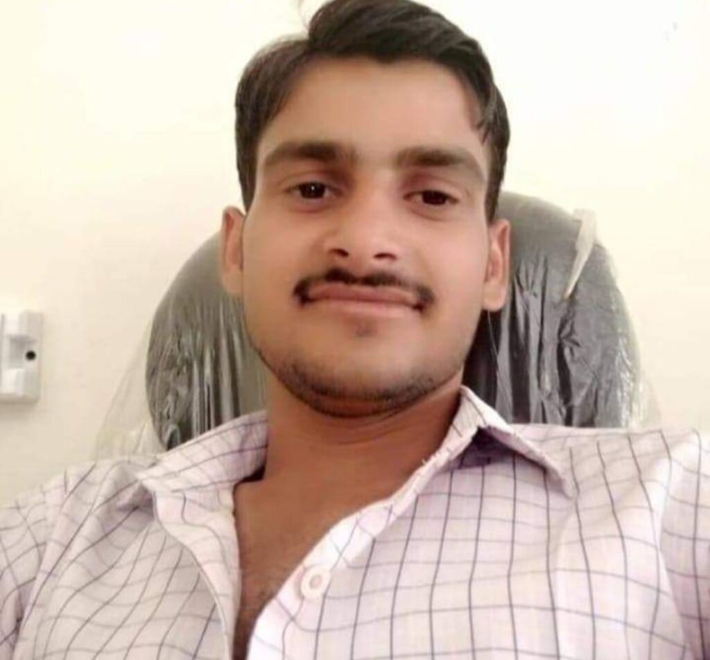 फर्रूखाबाद ,पंचायत सहायक राघवेंद्र यादव ने कार्यालय में ही फांसी लगाकर जान दे दी