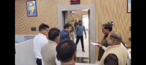 जिलाधिकारी राजेश कुमार पांडेय ने कलेक्ट्रेट का किया निरीक्षण,अलग-अलग विभागों की व्यवस्थाओं की पड़ताल