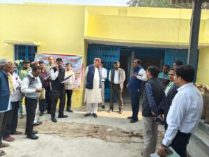 8b12बाराबंकी में कृषि मंत्री ने बहुउ‌द्देशीय प्राथमिक ग्रामीण सहकारी समिति दनियालपुर एवं मुबारकपुर के साथ-साथ बी०एम० सेल्स, फुटकर उर्वरक बिक्री केन्द्र असेनी मोड़, गदिया तथा इफको केन्द्र नवीन मण्डी का किया औचक निरीक्षण1856-e6e6-407f-97f2-efda1ed85735