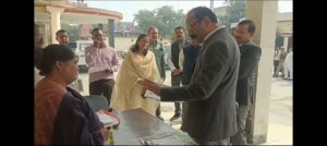 मतदाता सूची की स्वच्छता बनाए रखने के लिए मंडलायुक्त ने  प्रशासनिक अधिकारियों  व राजनैतिक दलों के साथ की बैठक