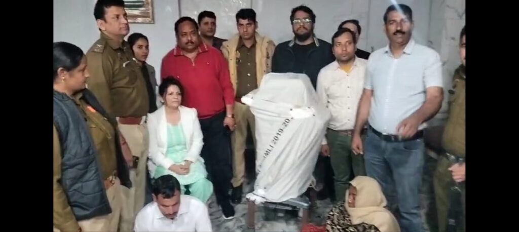 शामली स्वास्थ विभाग की नाक नीचे अवैध लिंग जांच का धंधा चल रहा था । हरियाणा की स्वास्थ विभाग की टीम ने छापा मारकर भंडाफोड़ किया है ।