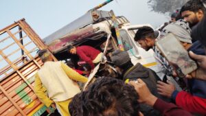 बरेली में भीषण सड़क हादसा लगभग एक दर्जन के करीब गाडियां आपस में टकराई