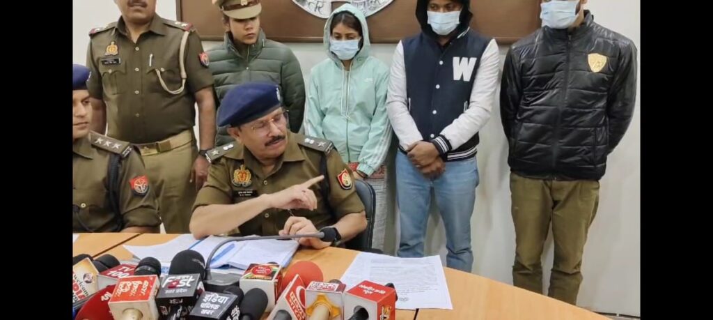 गाजियाबाद पुलिस ने एक ऐसे गिरोह का भंडाफोड़ किया है। जो एक युवती के साथ मिलकर लूट की घटना को अंजाम दे रहा था।
