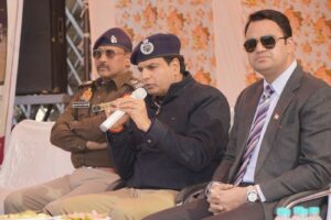 ट्रैक्टर-ट्रॉली में रिफ्लेक्टर लगाने सम्बन्धी जागरूकता कार्यक्रम का किया गया आयोजन ।