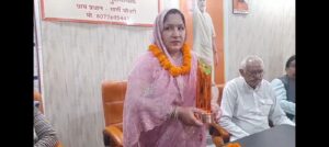 मुरादाबाद महामहिम राष्ट्रपति द्रौपदी मुर्मू से सम्मानित होकर गांव पहुंची मुरादाबाद की मिलक अमावती की ग्राम प्रधान गार्गी चौधरी