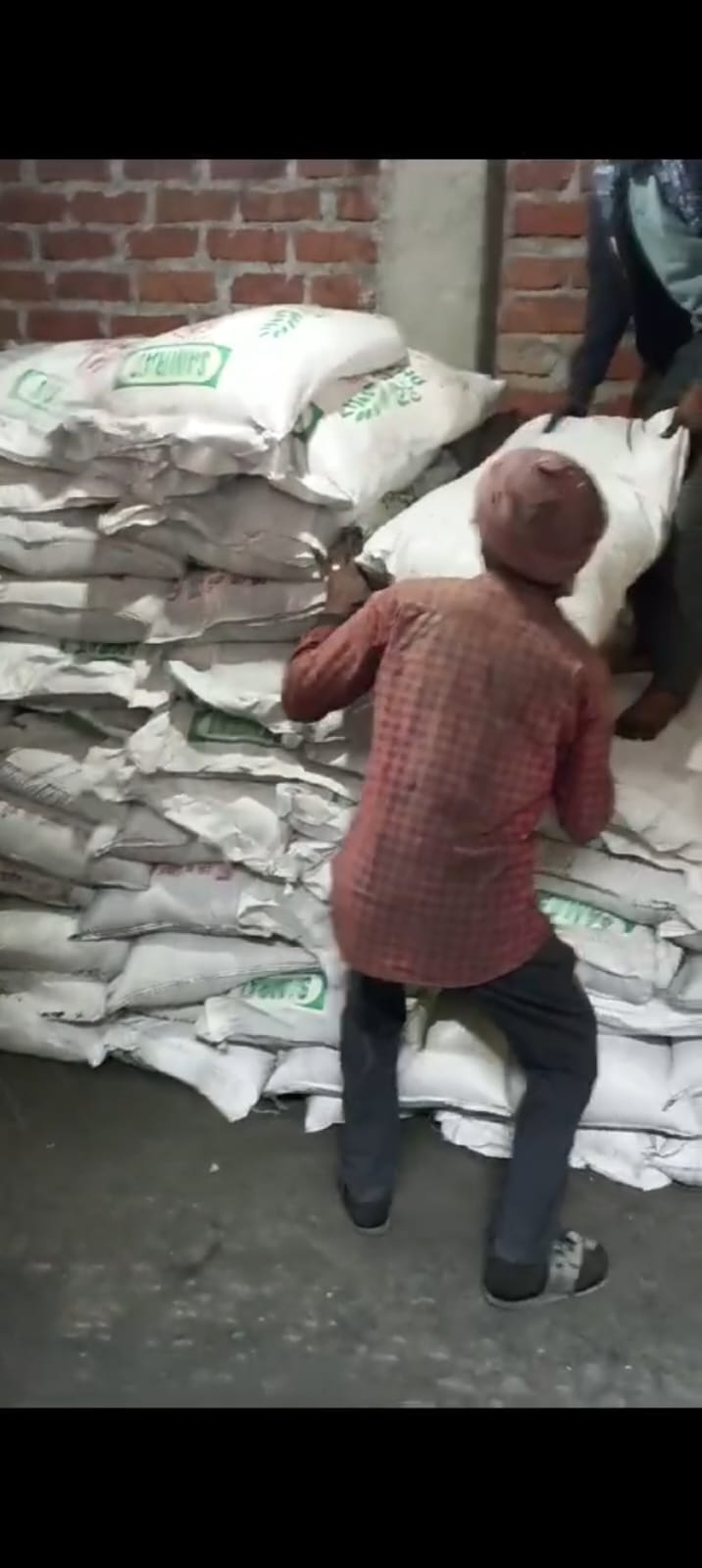 जालौन जिले में भारी मात्रा में पकड़ी गई नकली खाद्द,