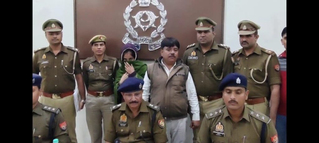 गाजियाबाद पुलिस ने ऐसे गिरोह का पर्दाफाश किया है। जो मासूम लोगों को दुष्कर्म के षड्यंत्र में फंसा कर जेल भेजने के नाम पर उनसे पैसे ऐंठने का काम किया करते थे।