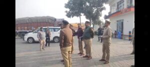 पेट्रोल पंप से कैश  लूट असलहा सटाकर ।