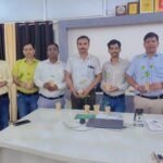 गुरु पूर्णिमा पर छात्र की अनूठी पहल, गुरुजनों को पौधे भेंट कर निभाई गुरुकुल परंपरा