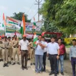 पुखरायां में हर घर तिरंगा यात्रा का जोश, हाथों में तिरंगा लेकर निकले विद्यार्थी